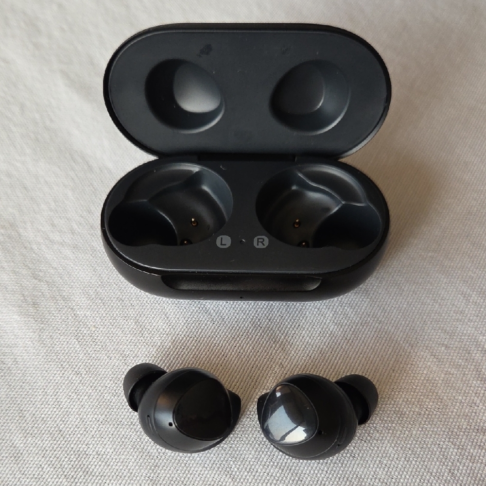 Samsung Black Wireless Earbuds
